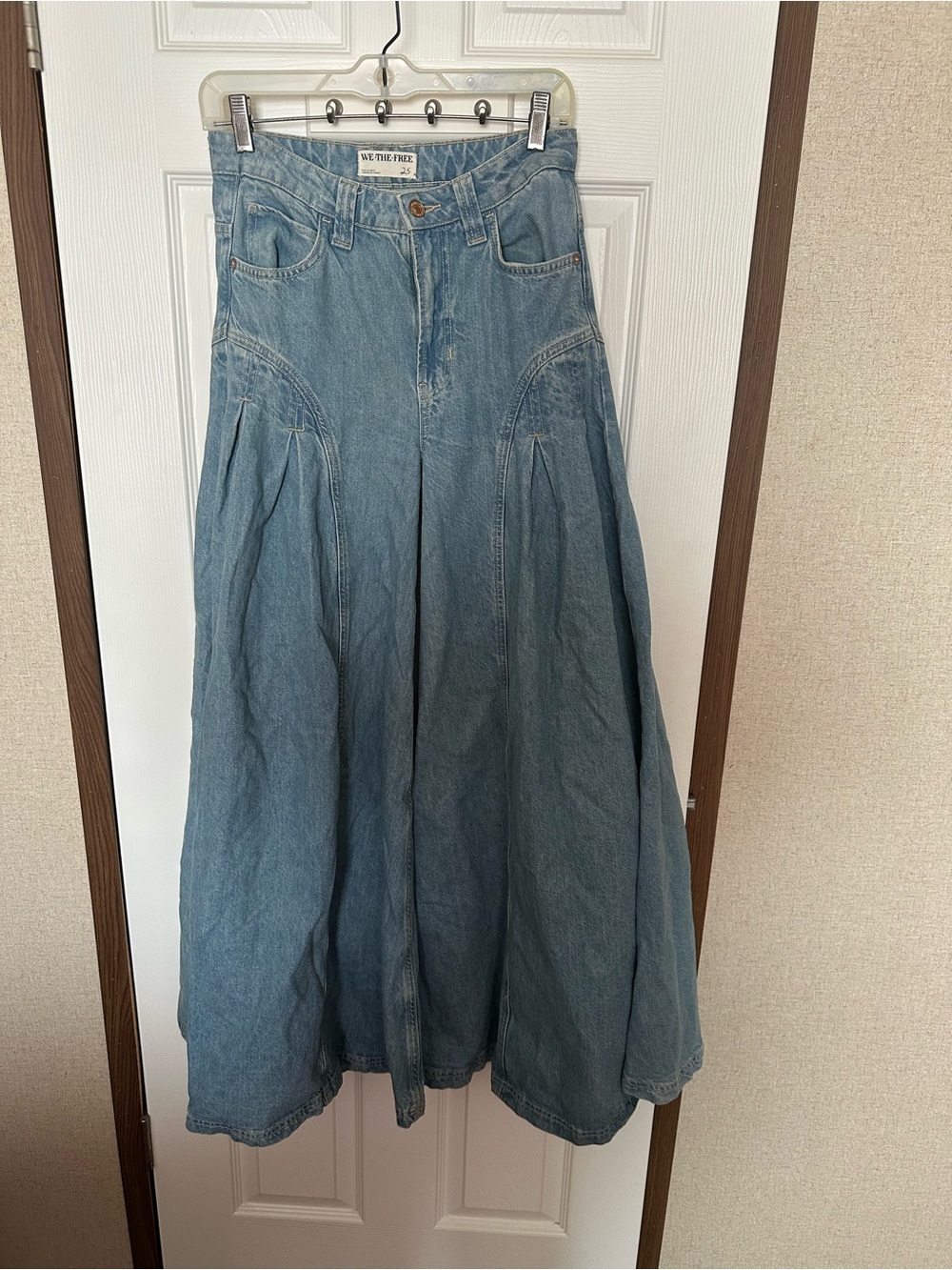 We The Free Light Blue Wide-Leg Pleated Flare Jeans - Picture 2 of 12